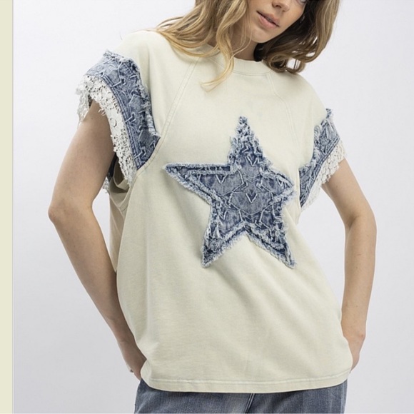 BLUE VELVET Women's Cream and Blue Star Top - Picture 2 of 6
